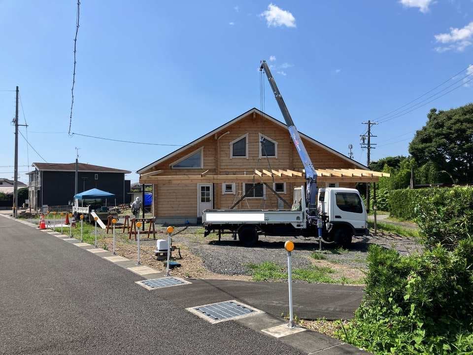 ログハウス　キット　車庫　施工中