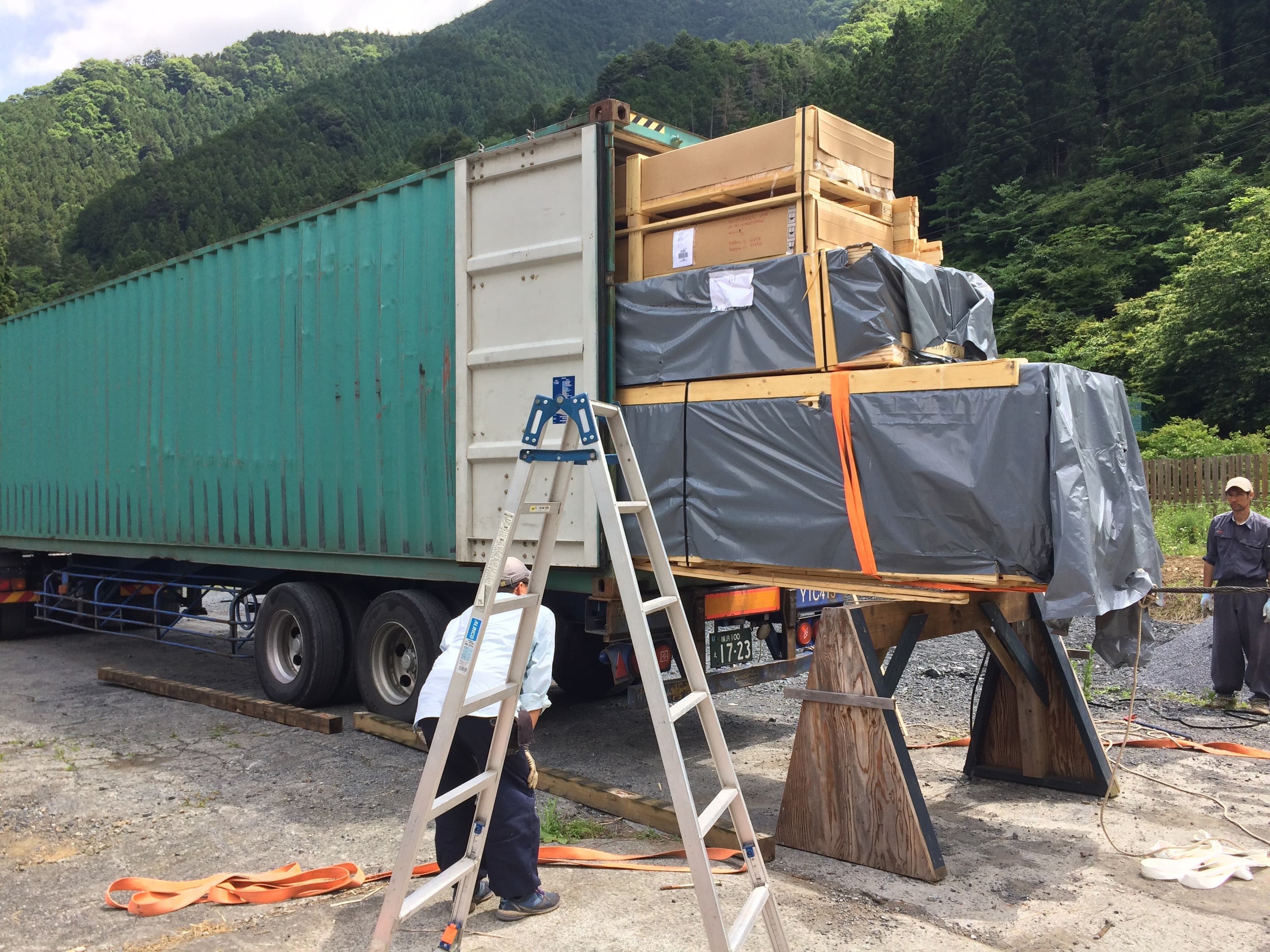 ログハウス荷下ろし